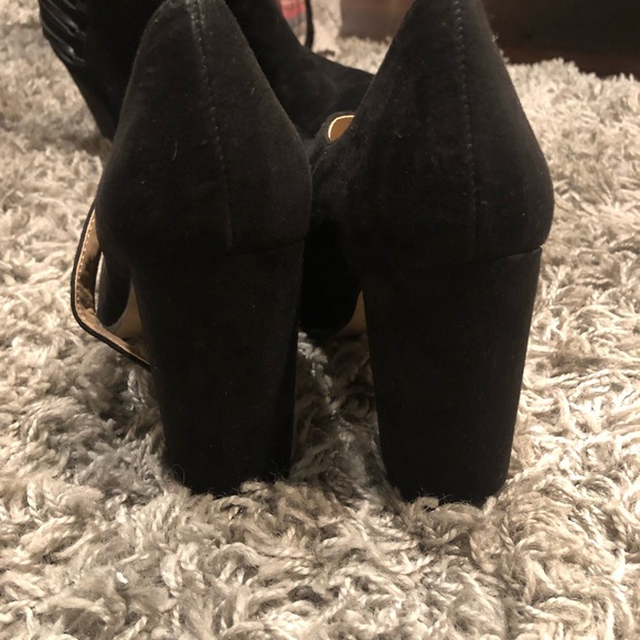 black heels - Picture 3 of 4